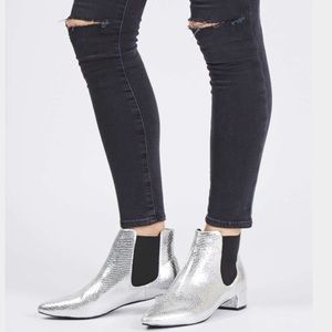 🛍CCO🛍 TOPSHOP Krazy Silver Chelsea Bootie